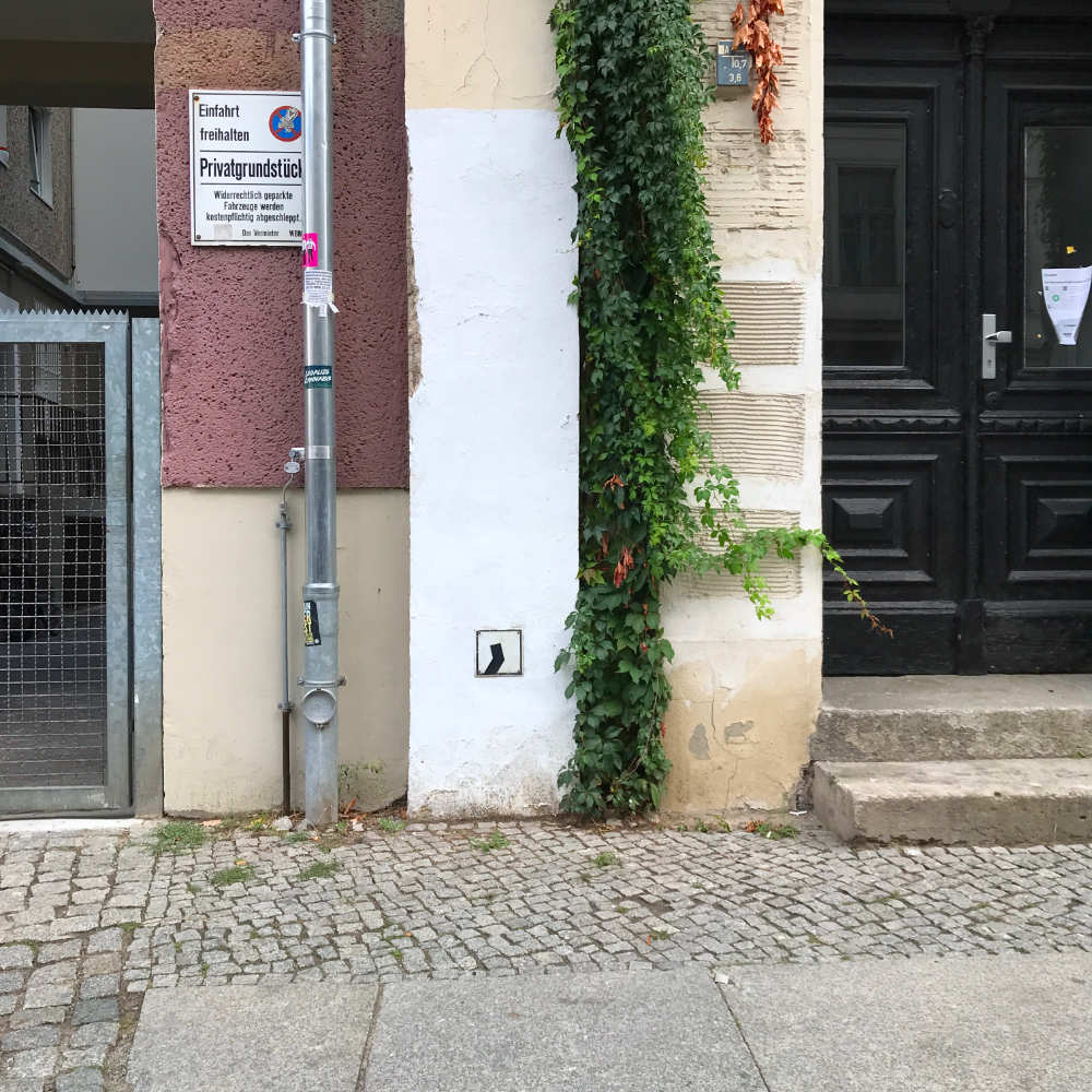 1 of 100 anonymous signs in berlin, 2022